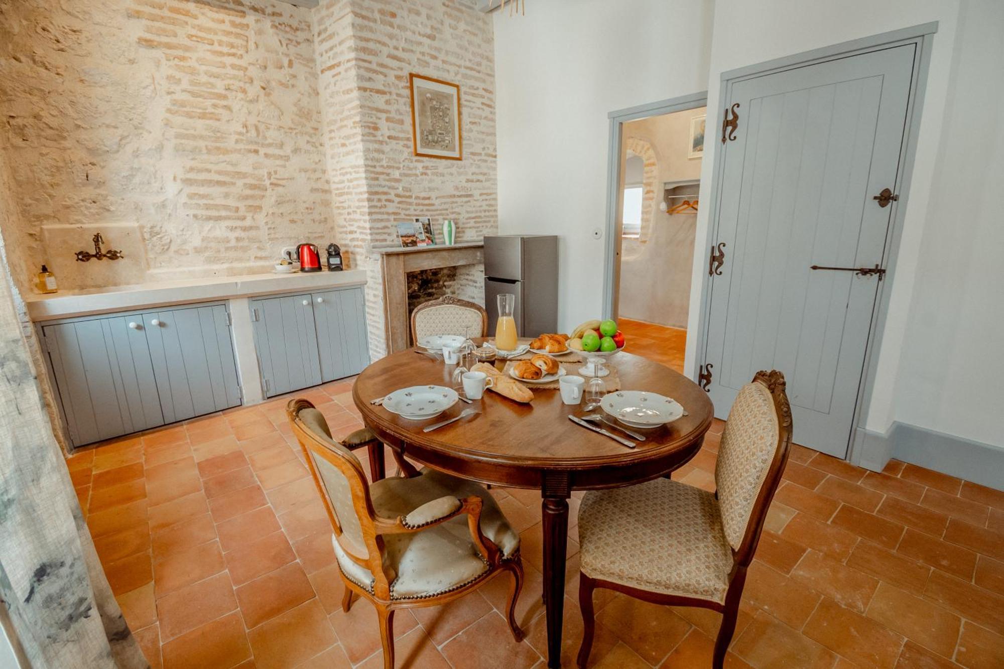 La Chambre Bleue Lauzerte Bagian luar foto