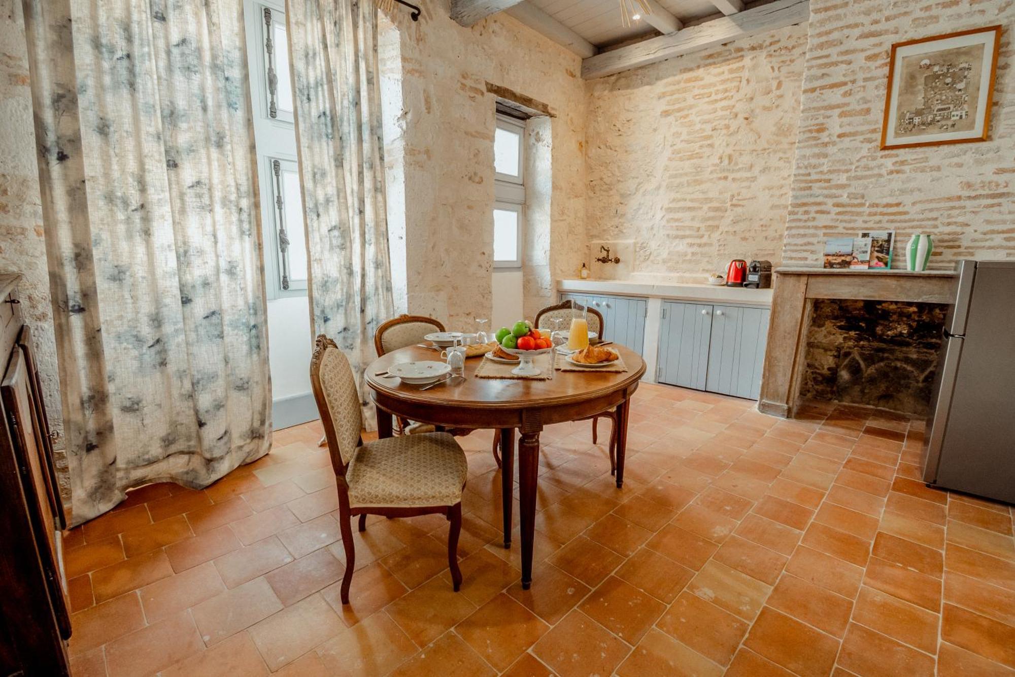 La Chambre Bleue Lauzerte Bagian luar foto