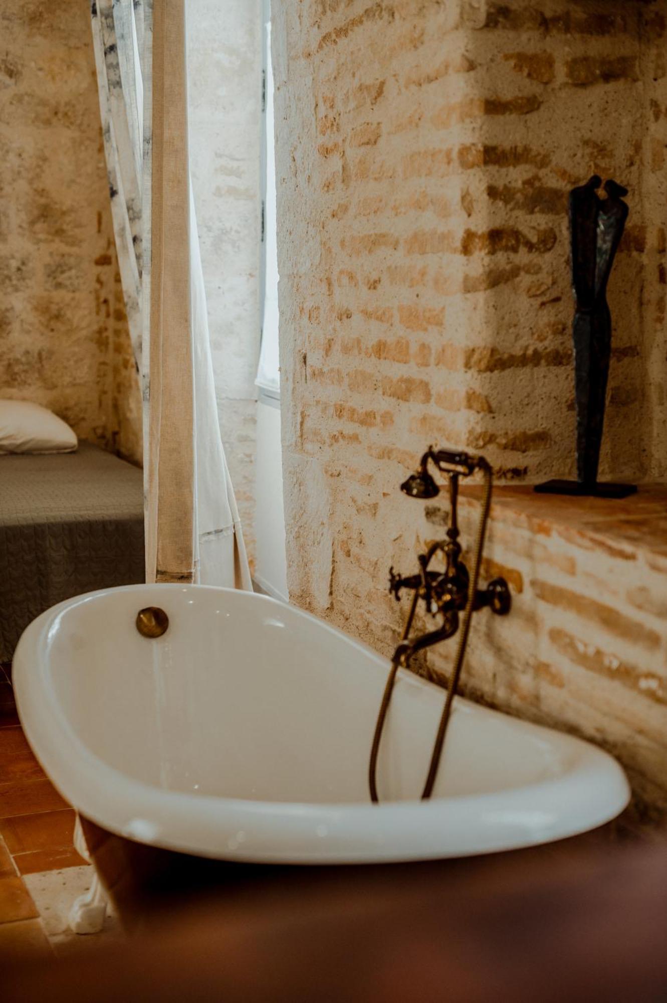 La Chambre Bleue Lauzerte Bagian luar foto
